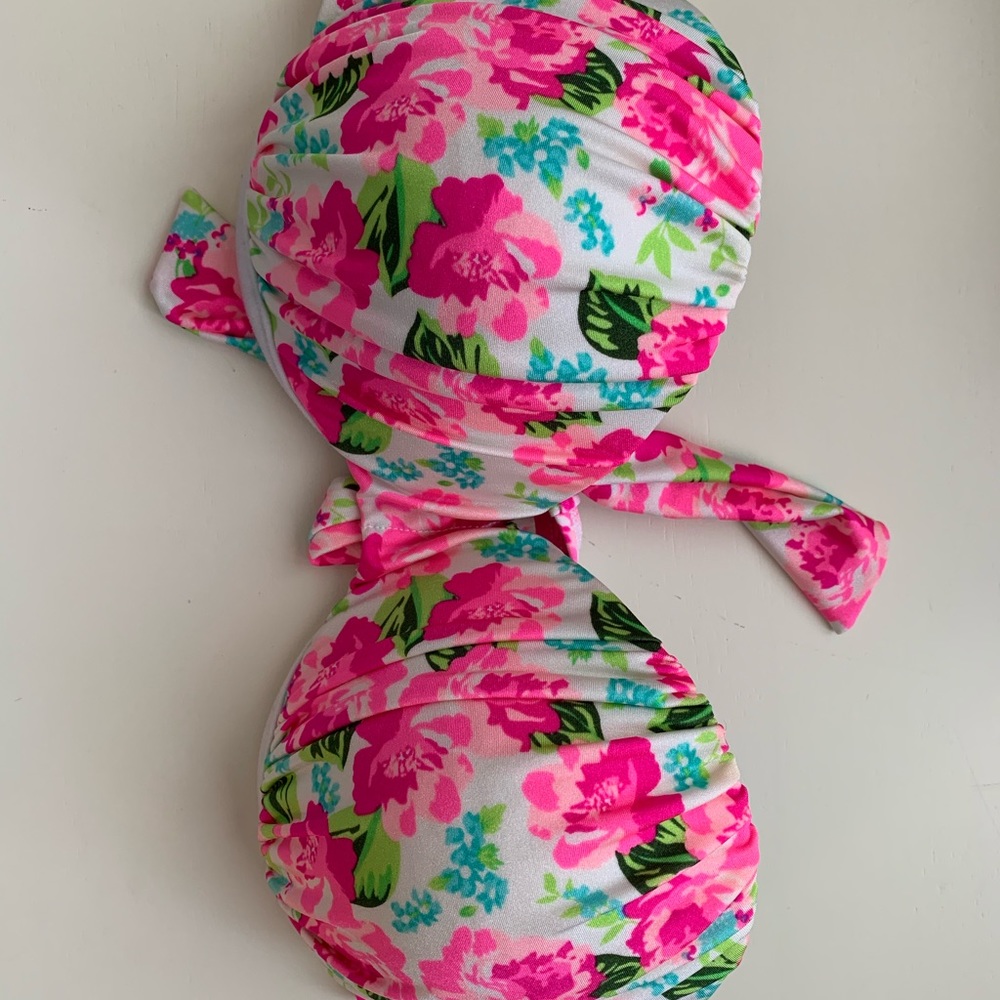 Gently used strapless bikini top.
